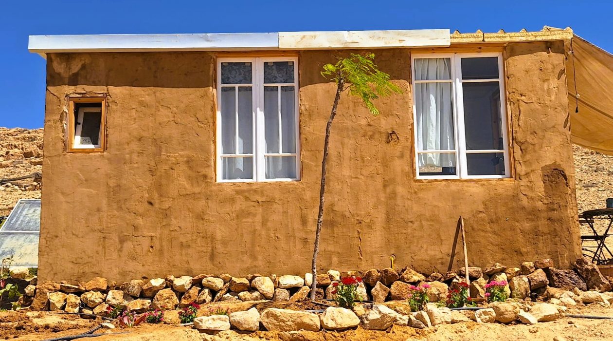 בקתת בוץ חוץ