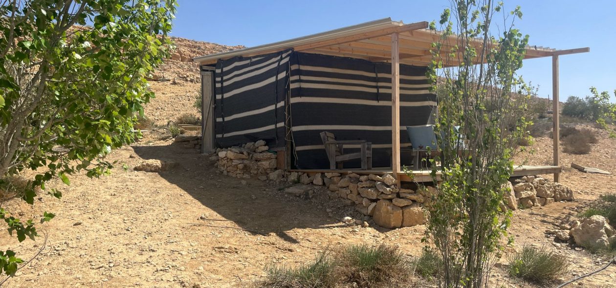 סוכה חוץ-20250402-WA0025