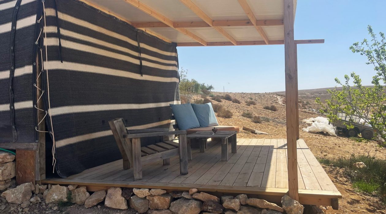 סוכה חוץ-20250402-WA0030